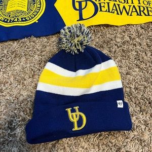 University of Delaware Pom Pom hat